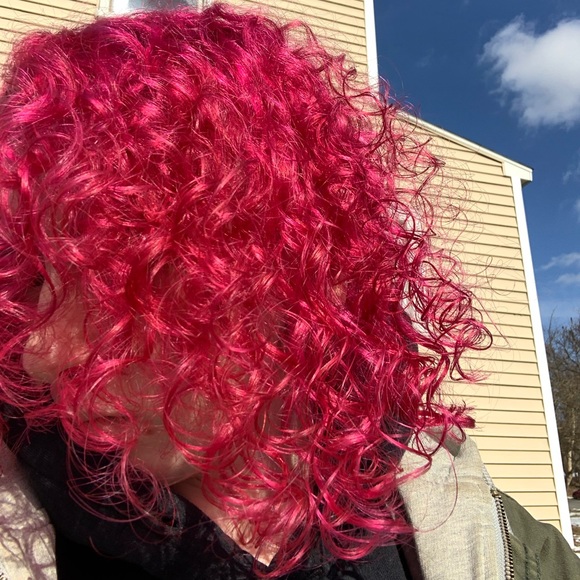 Meet your Posher, Jenn 🌸 - Picture 9 of 9